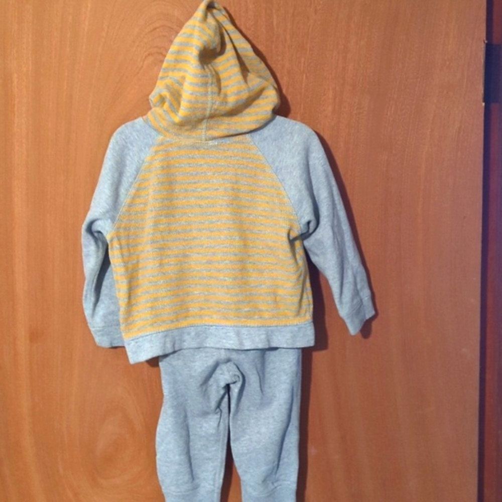 HA 2T sweatsuit